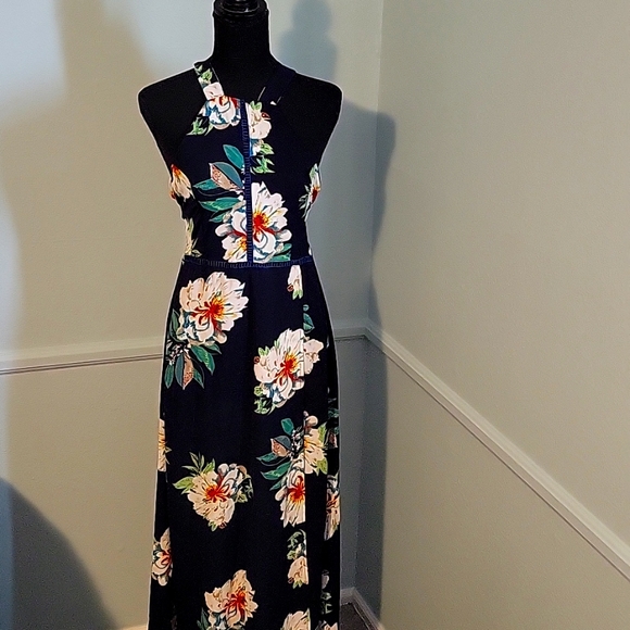 Dresses & Skirts - Maxi Floral Halter Dress
